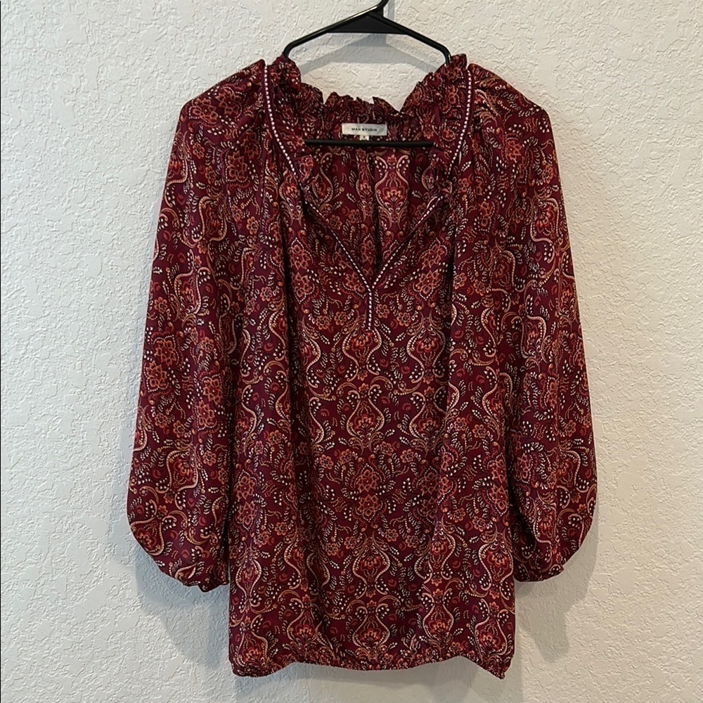 Max Studio V-Neck Paisley Red Blouse Size Small